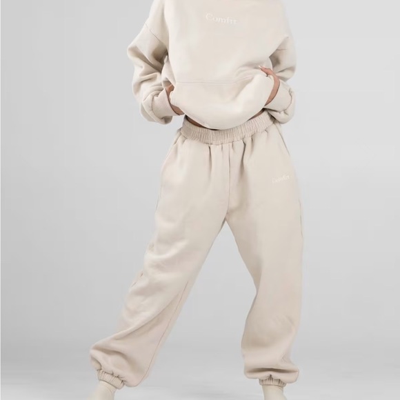 COMFRT set hoodie and sweatpants - Picture 4 of 9